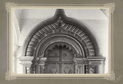 Рязань. Рязанский Кремль. Архиерейский дом. Наличник двери церкви Архиерейского дома.