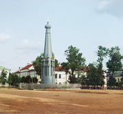 Полоцк. Памятник войны 1812 г. на площади около Николаевского собора.