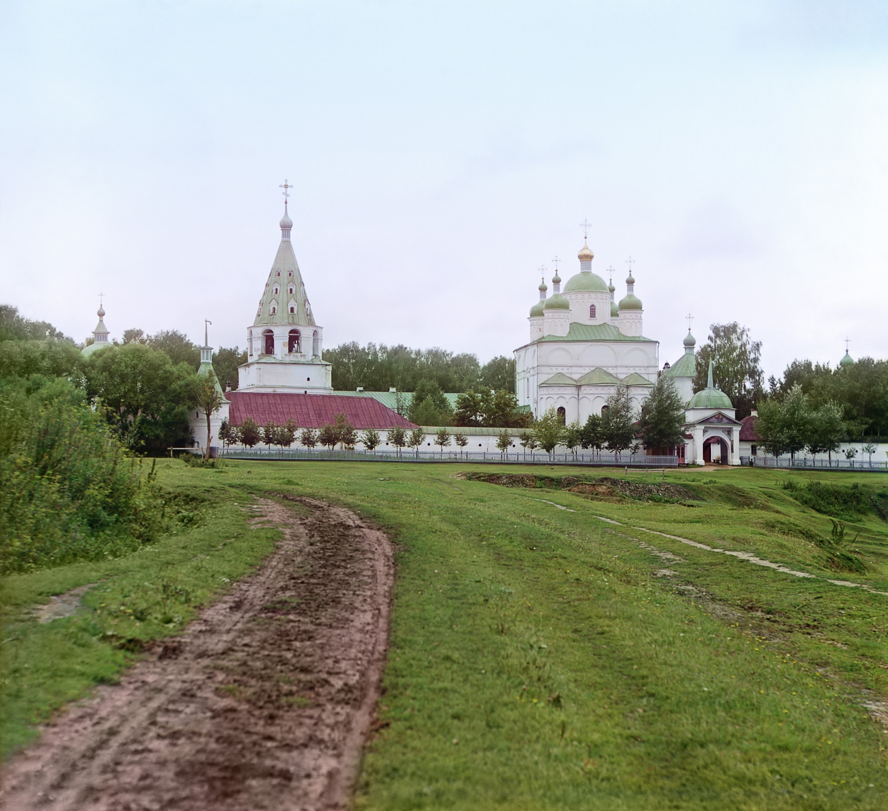 Общий вид Ферапонтовского монастыря близ Можайска. 