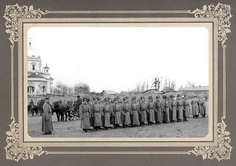 Построение полицейских на Сенной площади у Свято-Троицкой единоверческой церкви