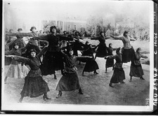  1920. Женщины-солдаты в казармах