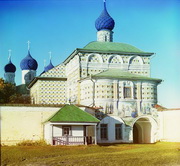 Вход в Никольскую церковь в Макарьевском монастыре.