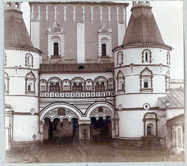 Вход в Борисоглебский монастырь с севера.