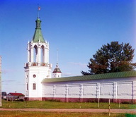 Угловая башня стены Спасо-Яковлевского монастыря.