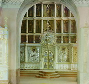 Иконостас в Успенском соборе (800 л.) в Старицком монастыре.