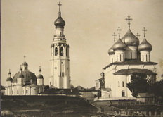 Софийский собор и колокольня со стороны реки Вологды.
